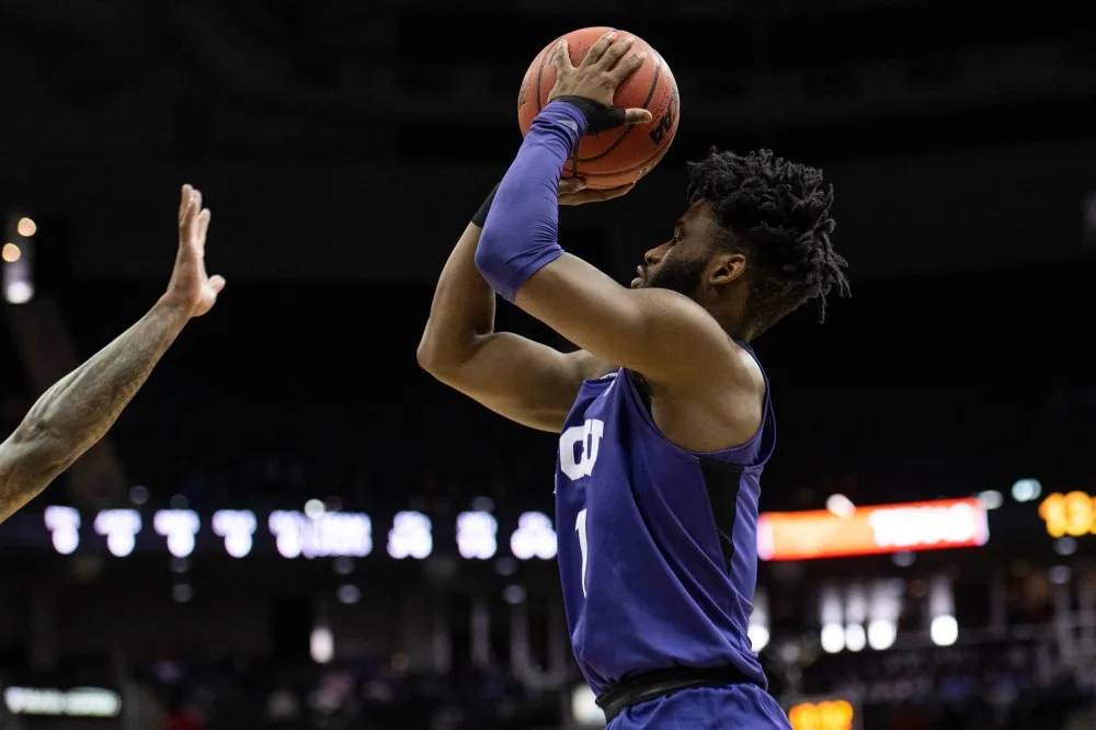 Florida lead Texas A&M at tipoff after Aggies leave jerseys at hotel