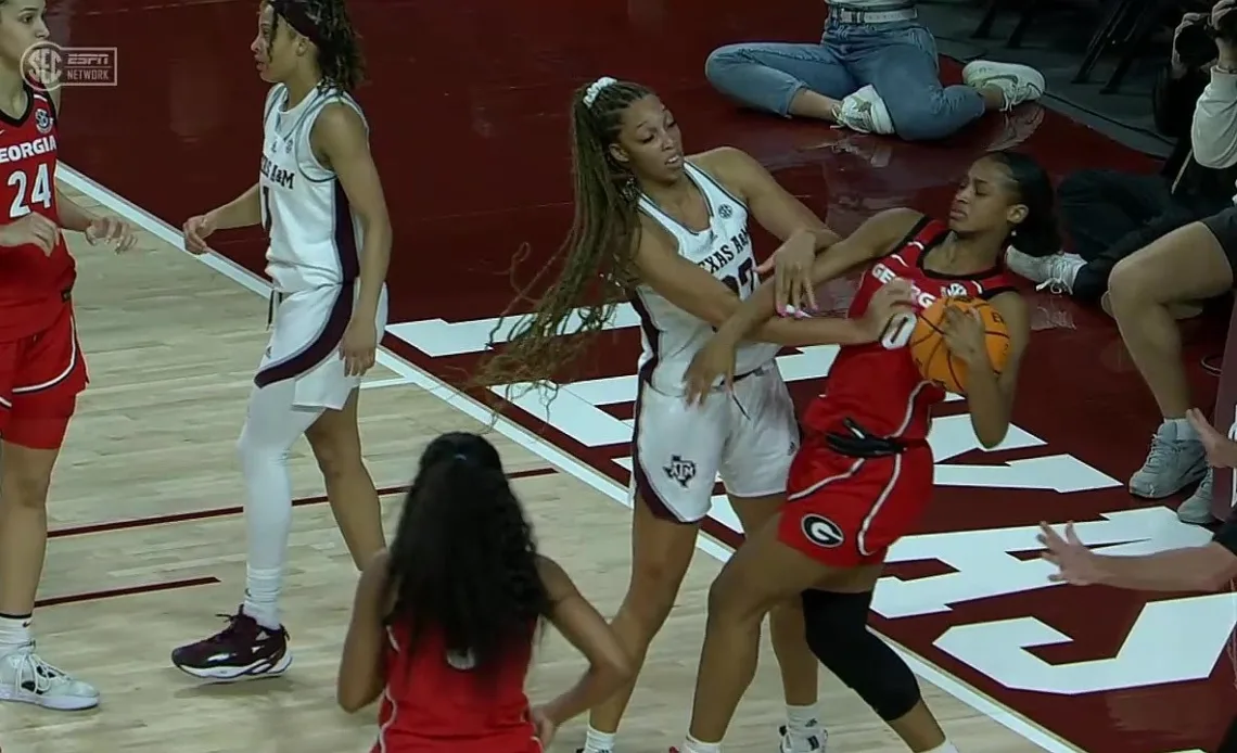 HEATED Exchange As Players Fight Over Ball, Double Intentional Fouls | Georgia Bulldogs vs Texas A&M