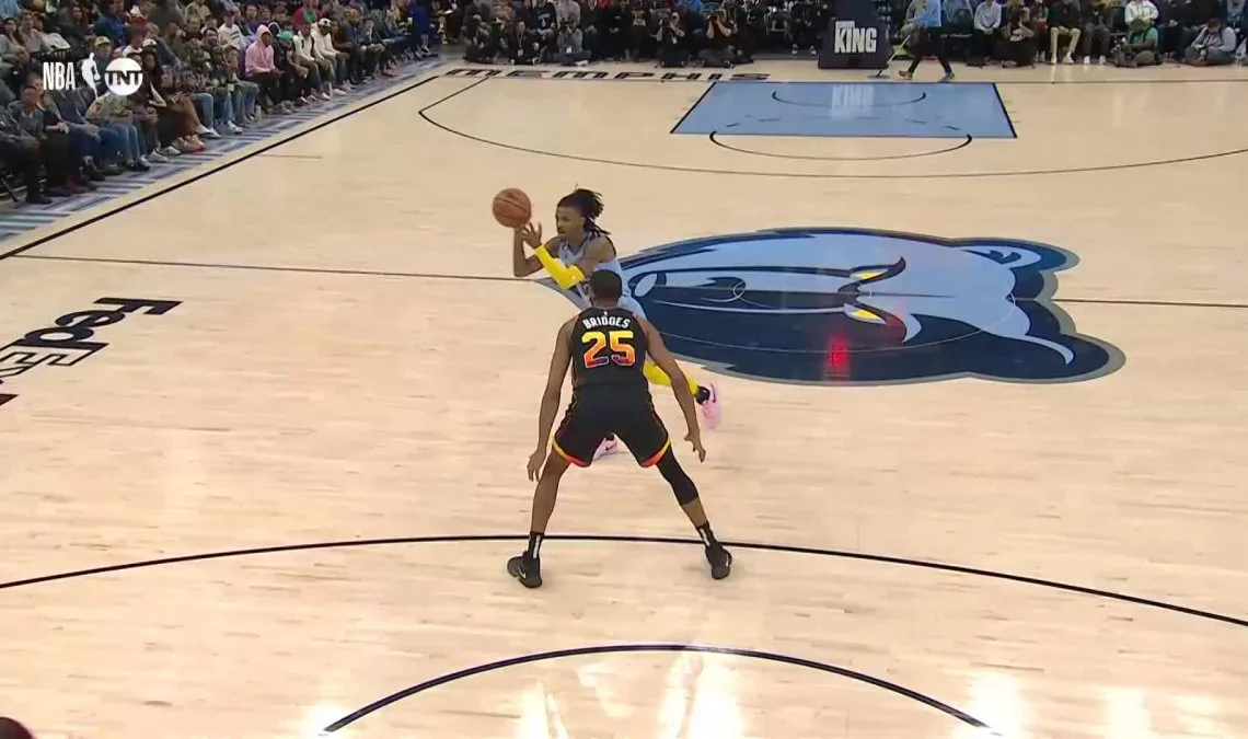 Jaren Jackson Jr. with an and one vs the Phoenix Suns