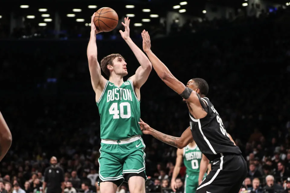 Luke Kornet throws down surprising reverse oop in Celtics win over Nets