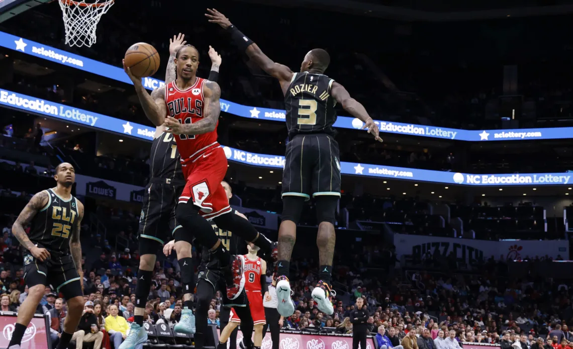 Rozier, Plumlee lead Hornets past Bulls 111-96