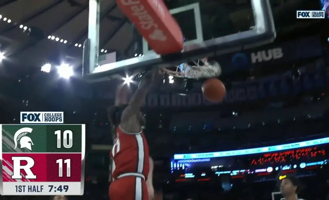 Clifford Omoruyi throws down a dunk to extend Rutgers' lead