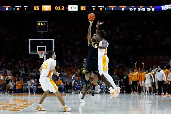 DeAndre Gholston's buzzer-beating 3 propels Mizzou past No. 6 Vols