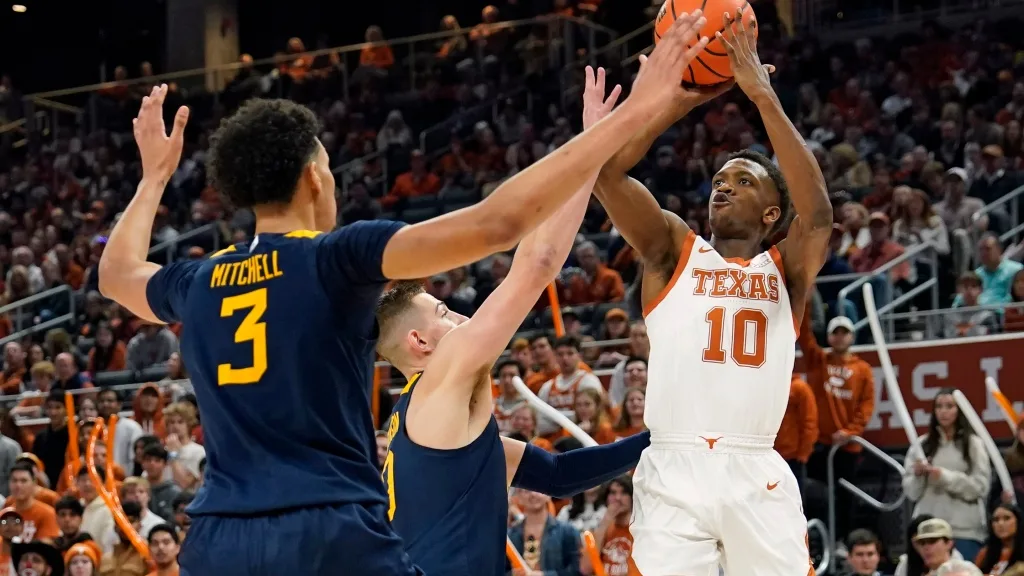Texas jumps one spot in latest USA TODAY Sports Coaches Poll
