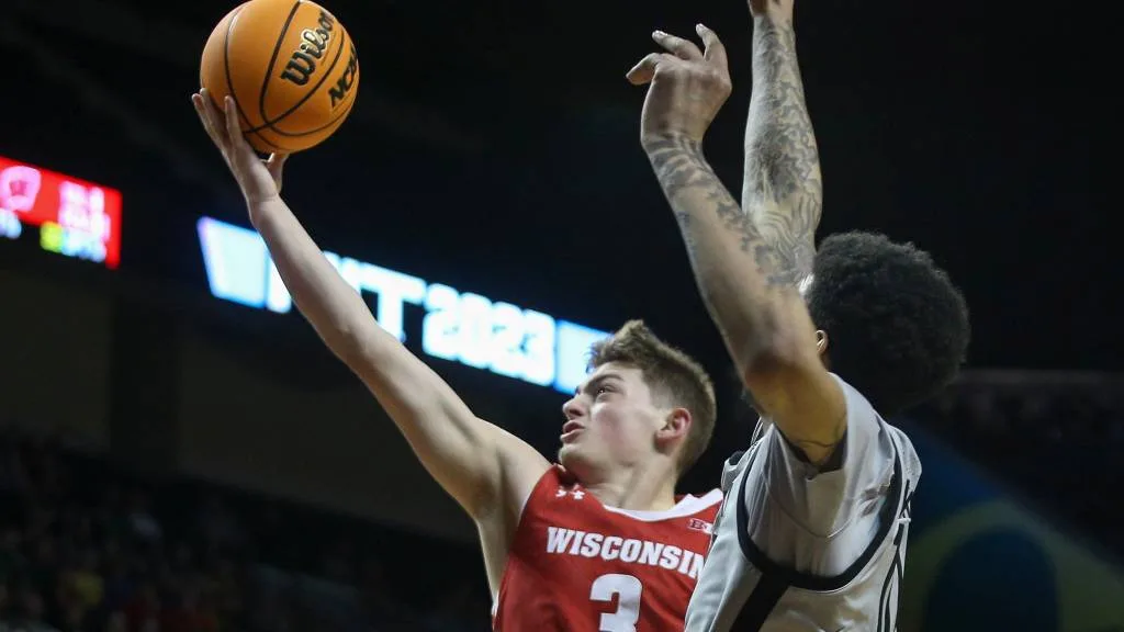 Badgers celebrate after win over Oregon