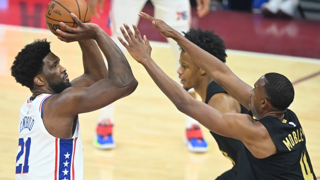 Joel Embiid carries Sixers past Cavaliers on the road
