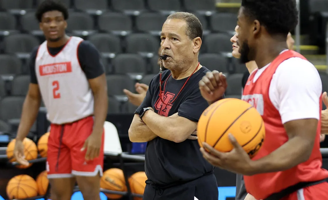 March Madness 2023: Kelvin Sampson has Houston close to being sent home -- to Final Four played across town