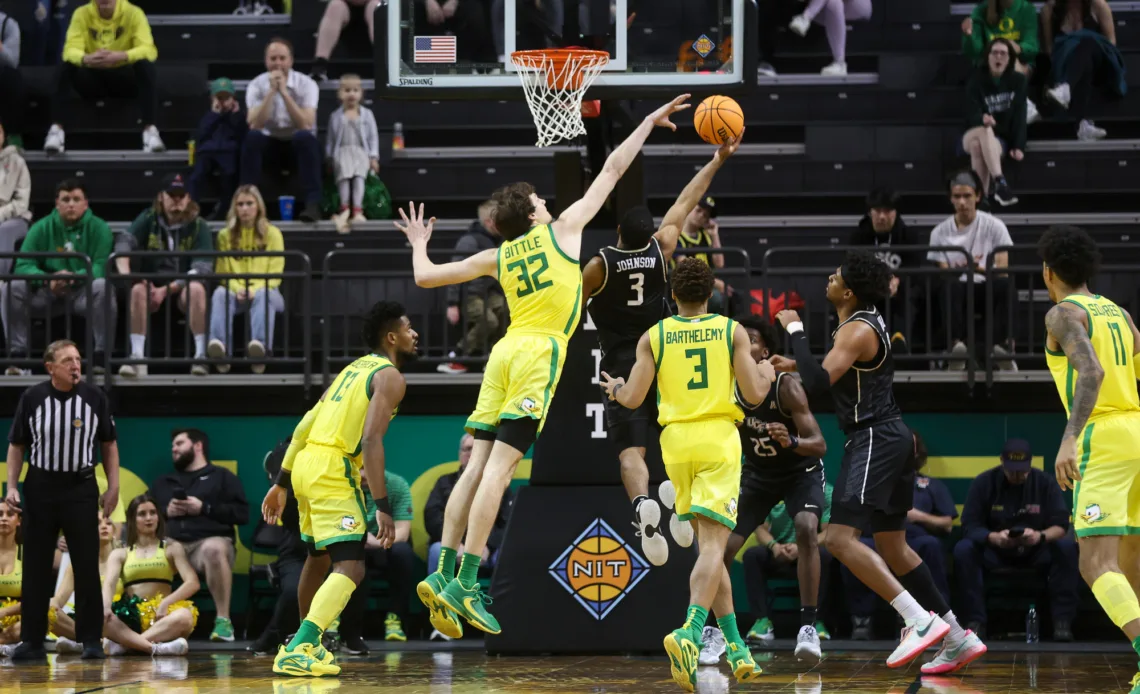 The Oregon Ducks take on the UCF Knights in round two of the 2023 NIT Tournament at Matthew Knight Arena in Eugene, Oregon on March 19, 2023 (Eric Evans Photography)
