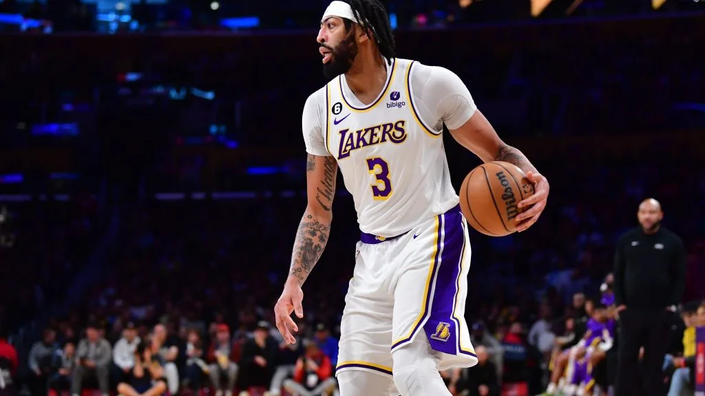 Pressure is on Anthony Davis to lead Lakers to the playoffs