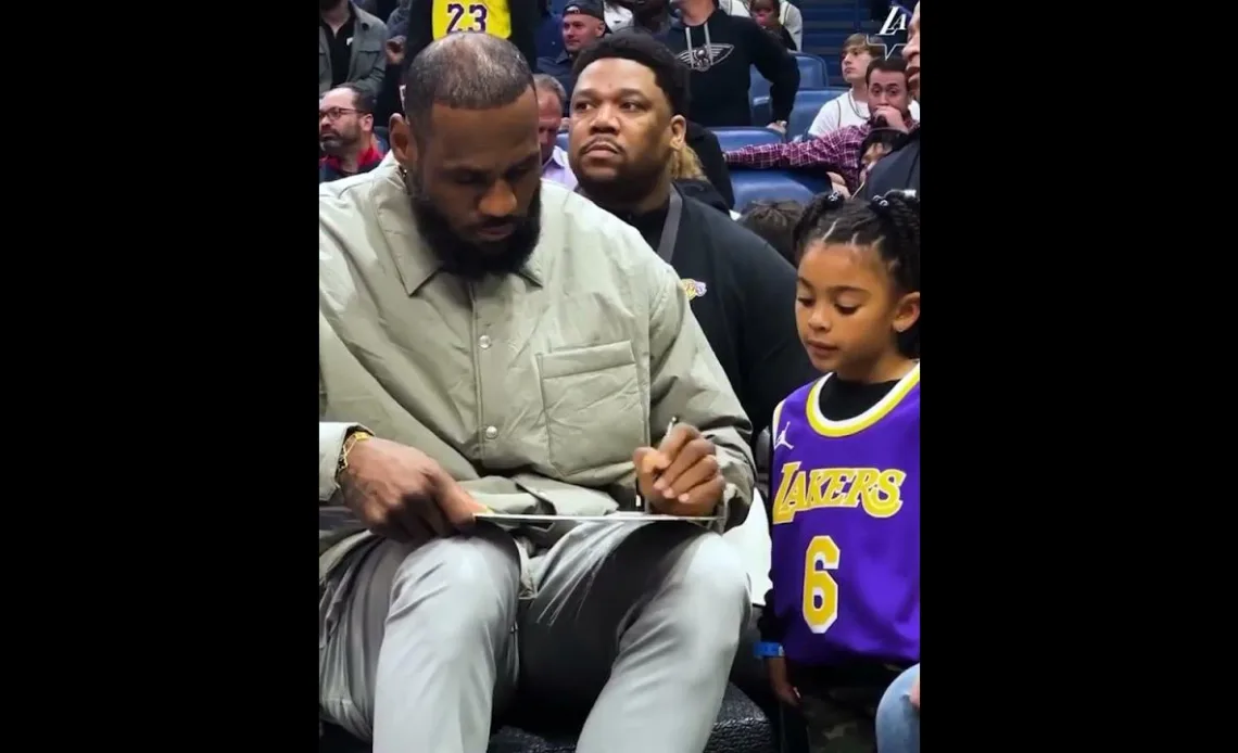 The look on her face 🥺 (via @lakers) #shorts