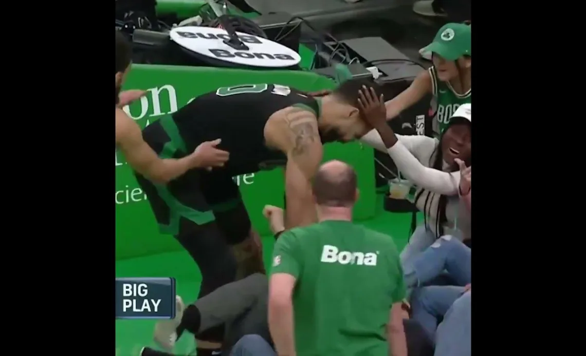 This fan got to hug Jayson Tatum when he fell out of bounds 😂