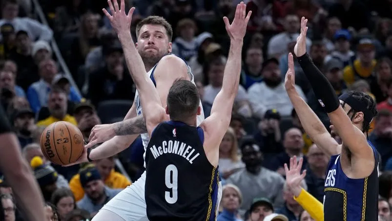 Watch Luka Dončić throw the pass of the year to Hardy for 3