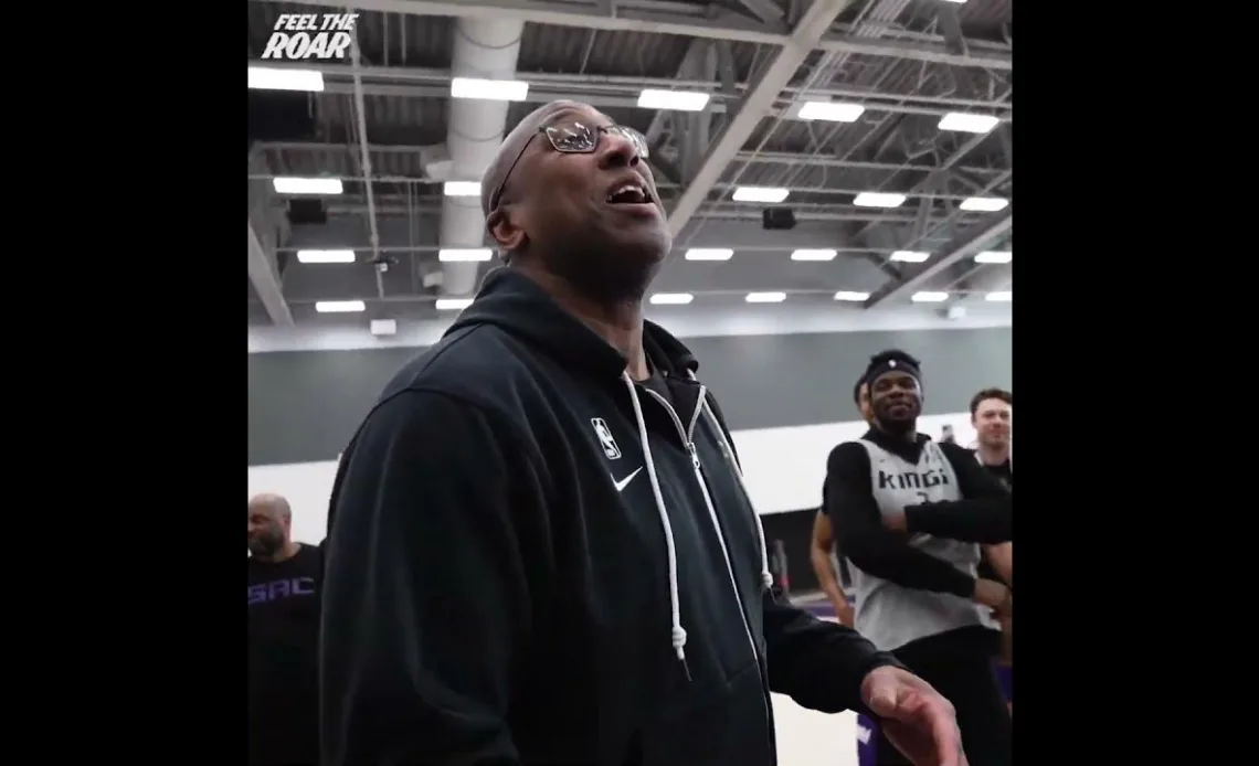 Mike Brown is grateful to his team for NBCA Coach of the year award (via SacramentoKings/TW)