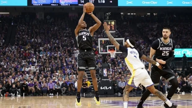 Playoff newcomer Kings take 2-0 lead in series against defending champion Warriors