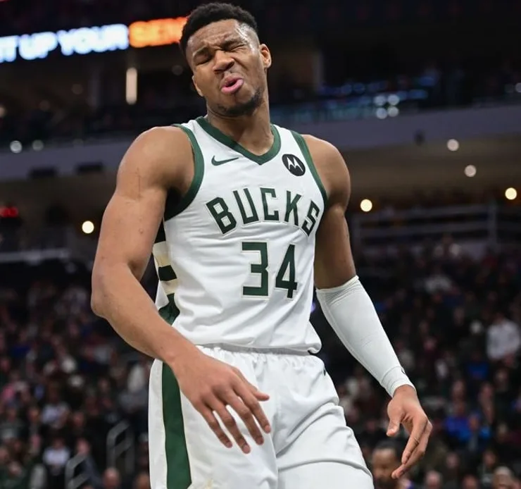 Milwaukee Bucks Giannis Antetokounmpos 64 points came from 28 FG attempts, the fewest attempts in NBA history