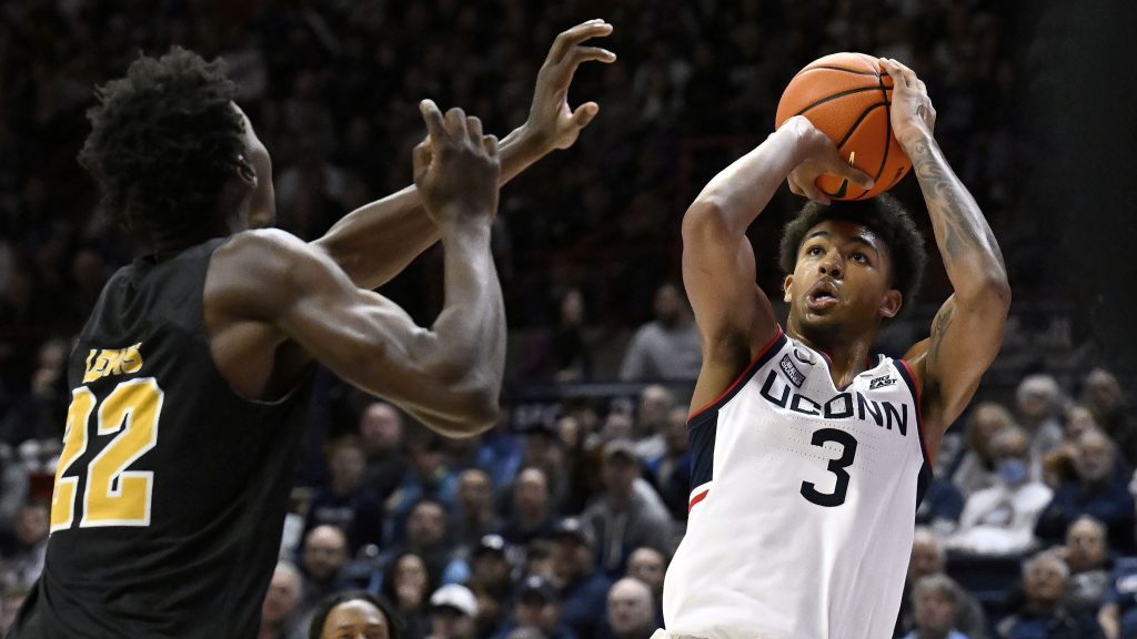 How UConn freshman Jaylin Stewart earned trust of coaches, teammates ahead of return home to Seattle