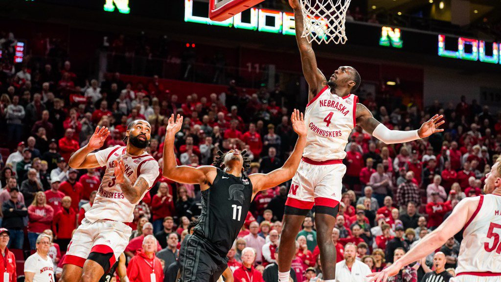 Men’s basketball bounces back with 77-70 win over Michigan State