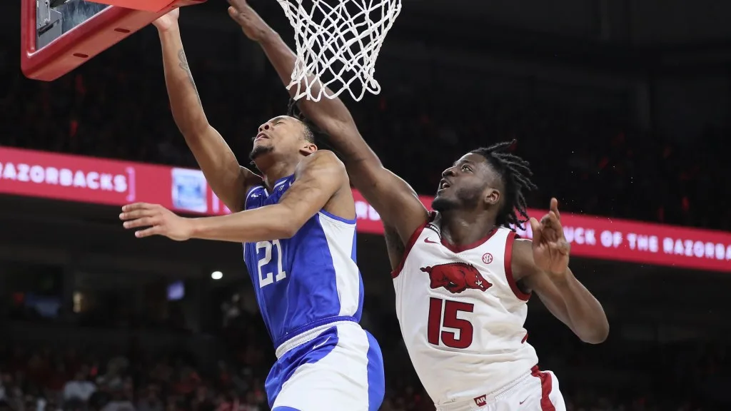 Hogs have effort, but Kentucky claims victory