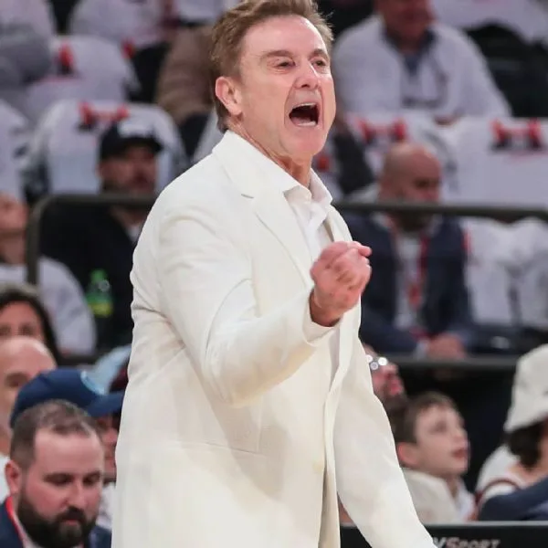 Dressed in white, Rick Pitino orchestrates a St. John's win