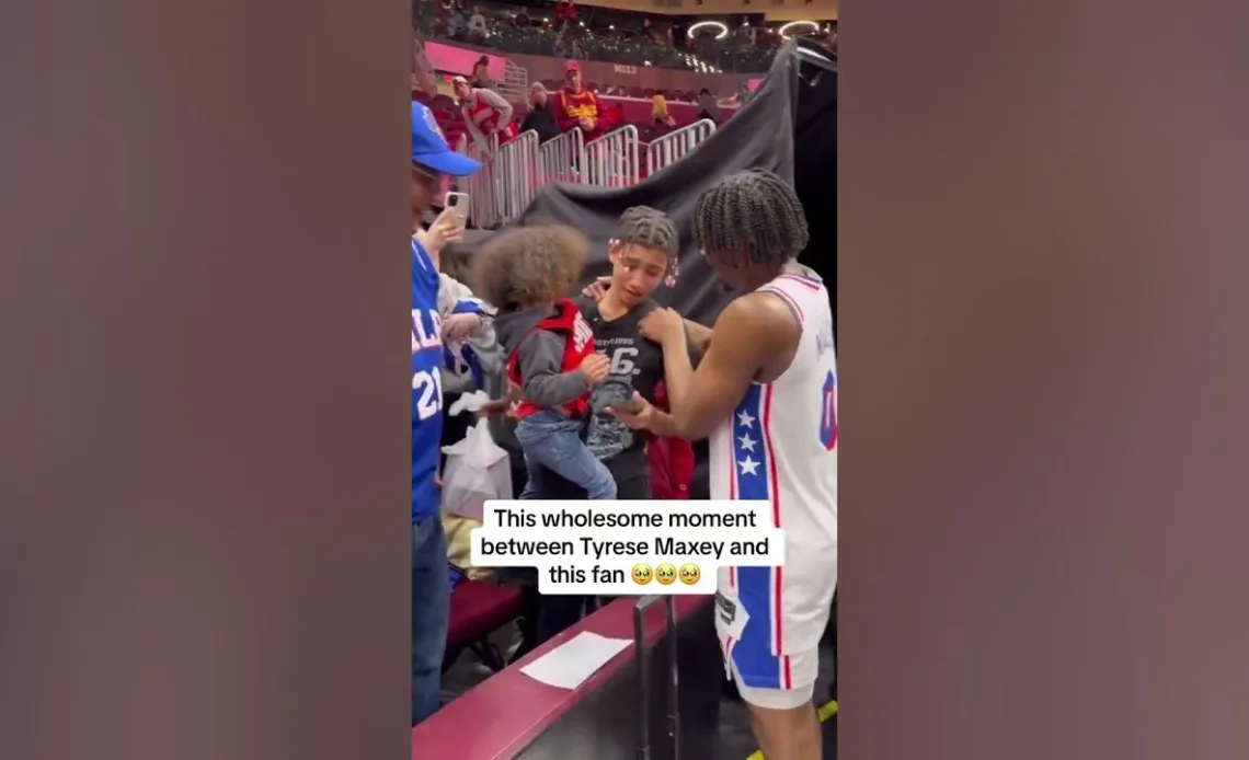 'I CAN’T BELIEVE I’M SEEING YOU RIGHT NOW BRO' 🥹🥹🥹 (via @76ers/TT)