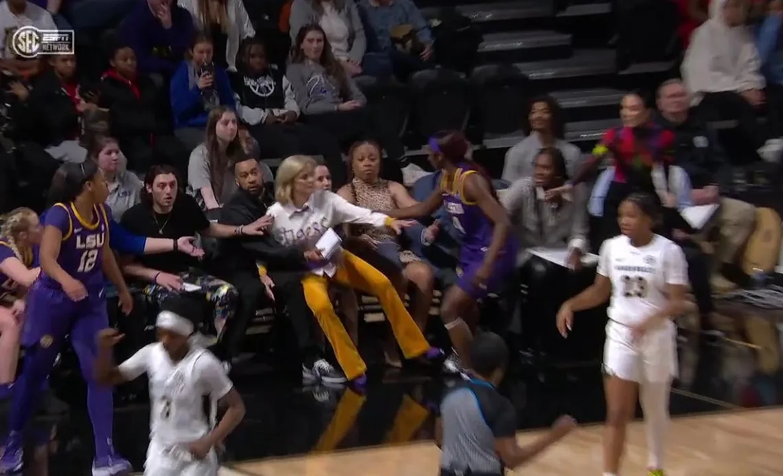 😂😳 Kim Mulkey RUN OVER By OWN PLAYER, Flau'jae Johnson CRASHES Into Her Saving Ball | #13 LSU Tigers