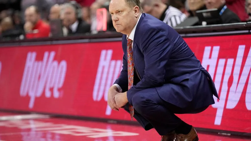 Wisconsin basketball social media dejected after bad first half at Indiana