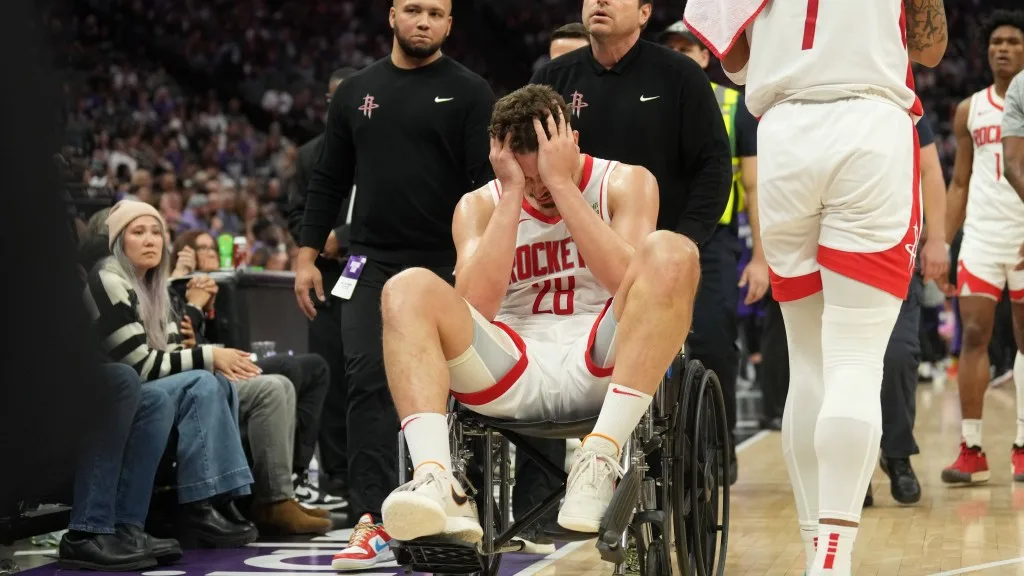 Alperen Sengun hurts leg in Sacramento, leaves in wheelchair
