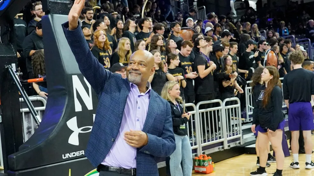 Former Bulls player, exec Billy McKinney’s Northwestern jersey retired