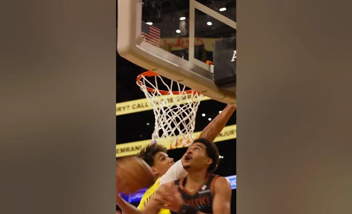 Jordan Poole goin' baseline for the reverse layup against the Lakers 🔄