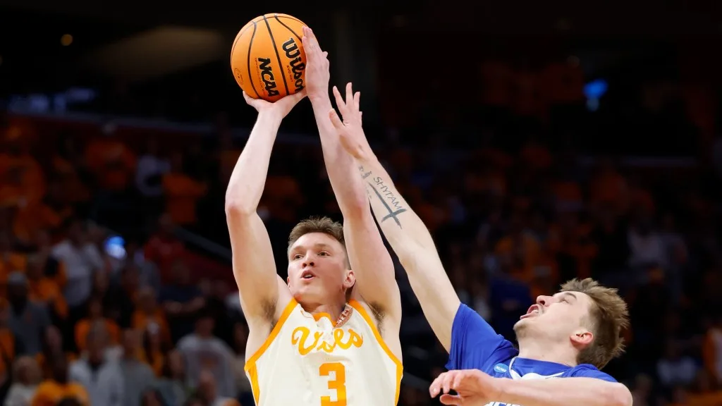 Vols defeat Creighton basketball in Sweet 16