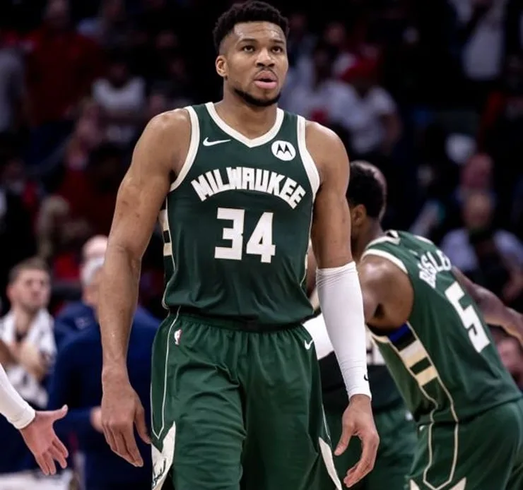 Milwaukee Bucks Giannis Antetokounmpo has the most games with 30+ points on 60% shooting in a season since 1982-83