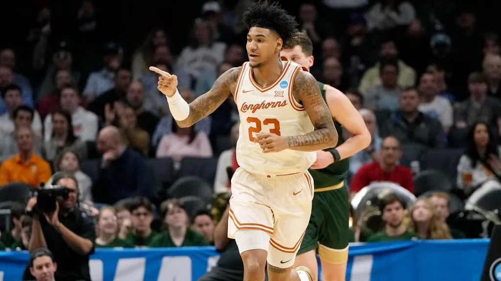 Texas transfer forward Dillon Mitchell schedules Auburn visit